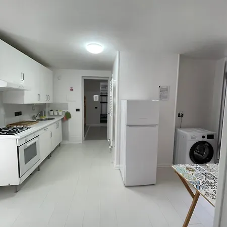 Casa Host , Fontana Candida Metro C, Vicino Tor Vergata